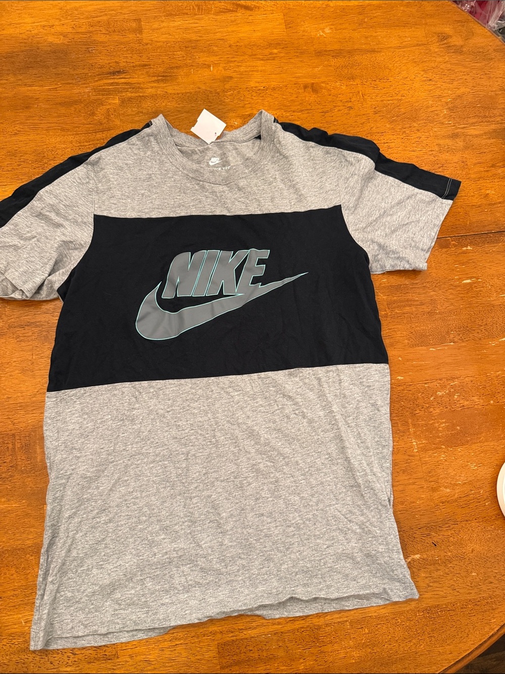 Nike Men’s Grey and Black Colorblock Swoosh Tee Small